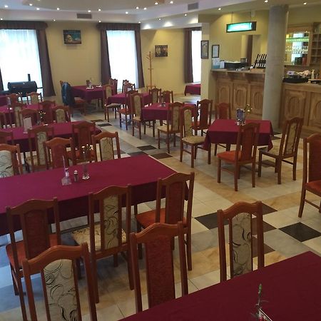 Aranytál Panzió Acomodação com café da manhã Komárom Exterior foto